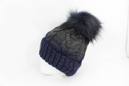 Grossiste de bonnets tendance femme hiver 2022 à Lyon